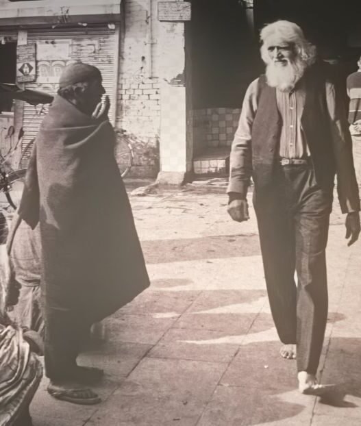 صورة تعبيرية توثق مسيرة التشكيلي مقبول فدا حسين وأعماله الفنية.